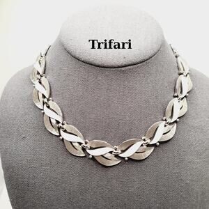 Vintage Trifari Leaf Choker Necklace Rhodium 16 Inch Signed